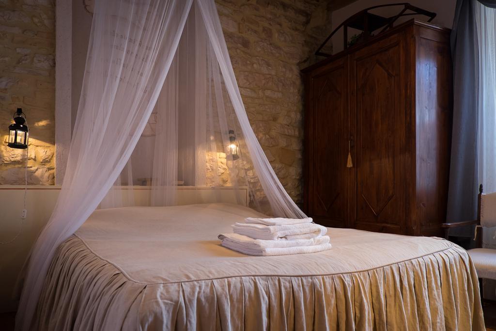 Appartamenti Turistici Vicolo S. Chiara Sassoferrato Kültér fotó