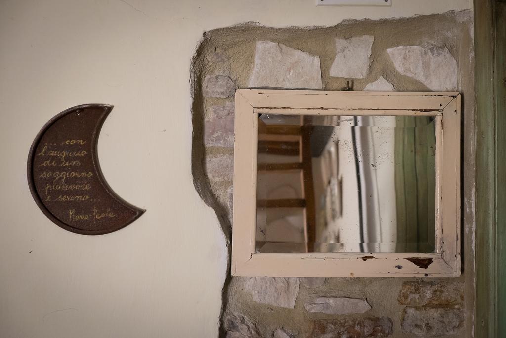 Appartamenti Turistici Vicolo S. Chiara Sassoferrato Kültér fotó