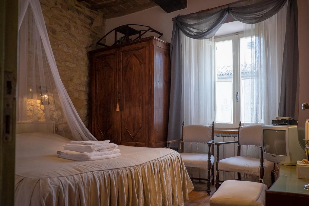 Appartamenti Turistici Vicolo S. Chiara Sassoferrato Kültér fotó