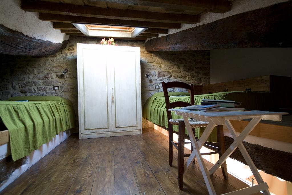 Appartamenti Turistici Vicolo S. Chiara Sassoferrato Kültér fotó