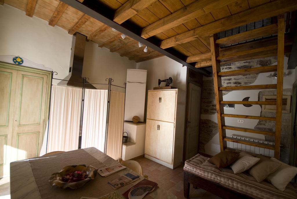 Appartamenti Turistici Vicolo S. Chiara Sassoferrato Kültér fotó