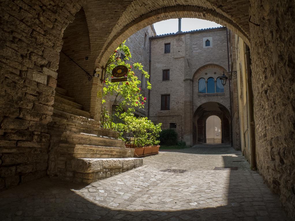 Appartamenti Turistici Vicolo S. Chiara Sassoferrato Kültér fotó